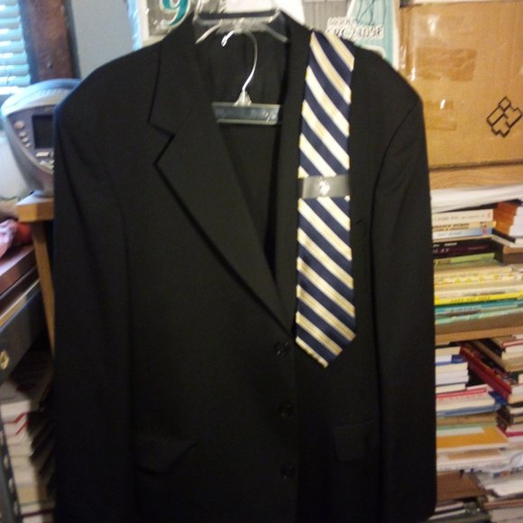 HAGGAR BLACK LABEL USA SUIT SZ 44L W/ NEW POLO TIE - Picture 1 of 6